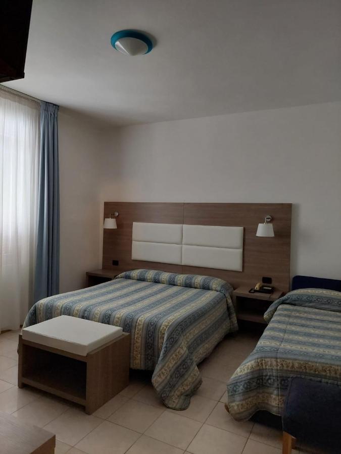 Hotel Patrizia Marina di Massa Exterior photo