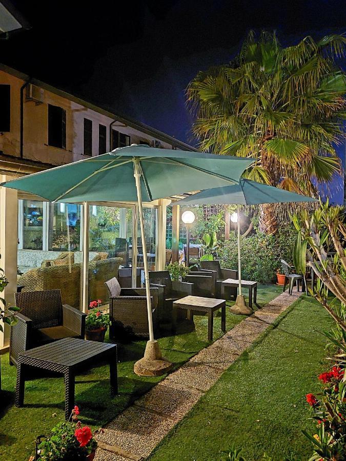 Hotel Patrizia Marina di Massa Exterior photo
