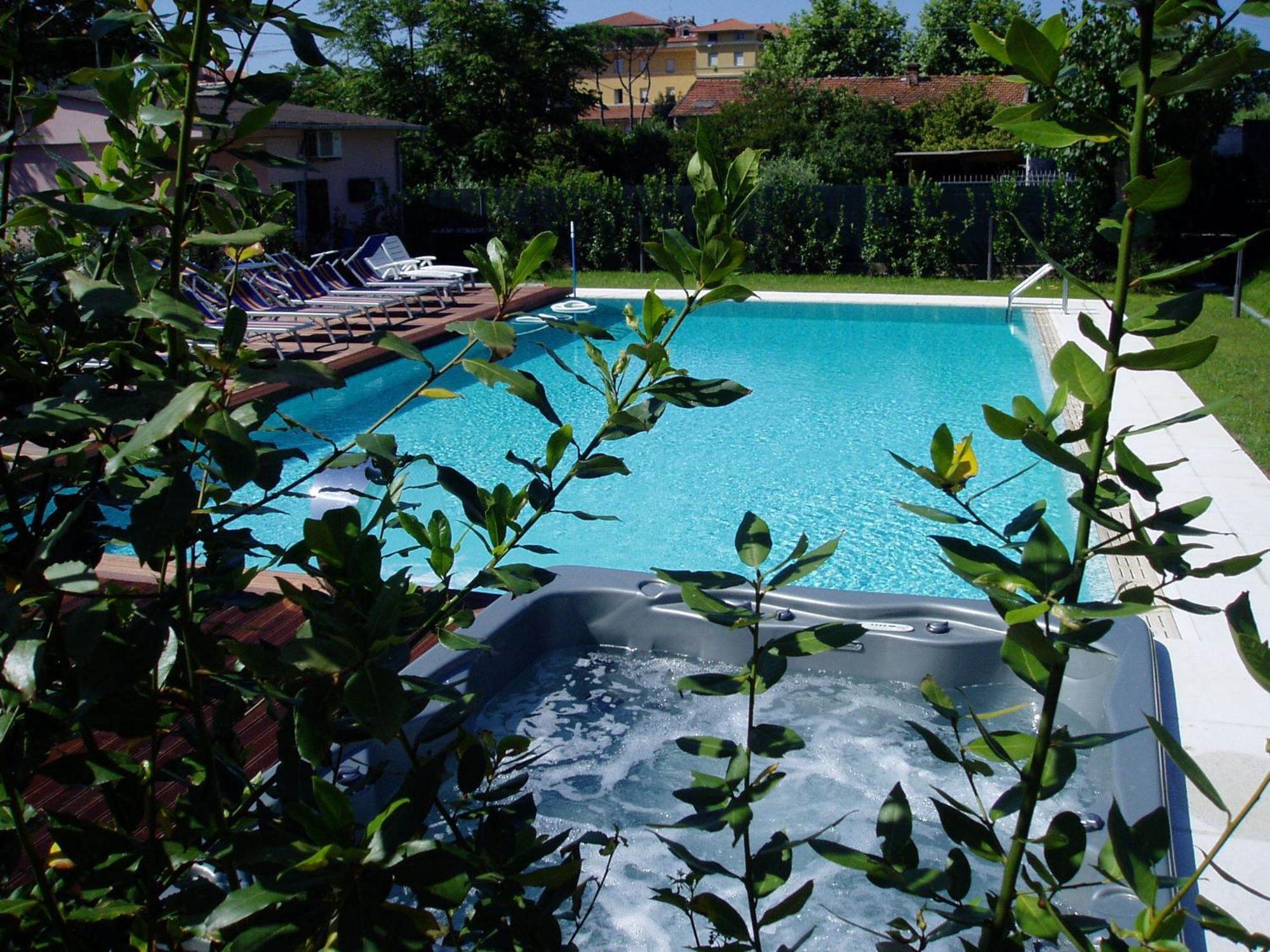 Hotel Patrizia Marina di Massa Exterior photo